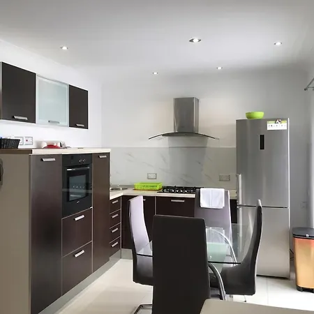 民宿 Modern In Prime Area For Beaches & Nightlife! -fast & Easy Self Check In -independent Access -no Family Sharing -private Bathroom - Pembroke Gardens Location Saint Julian's