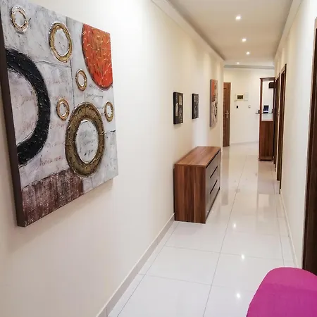 Modern In Prime Area For Beaches & Nightlife! -fast & Easy Self Check In -independent Access -no Family Sharing -private Bathroom - Pembroke Gardens Location * Saint Julian's