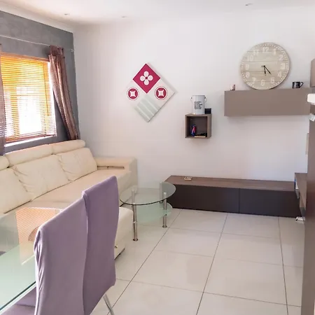 民宿 Modern In Prime Area For Beaches & Nightlife! -fast & Easy Self Check In -independent Access -no Family Sharing -private Bathroom - Pembroke Gardens Location