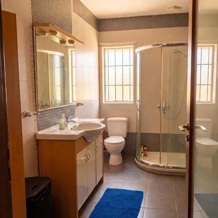 Modern In Prime Area For Beaches & Nightlife! -fast & Easy Self Check In -independent Access -no Family Sharing -private Bathroom - Pembroke Gardens Location * San Julián