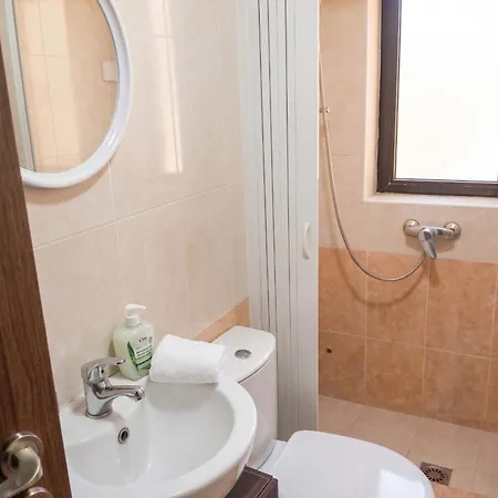 Modern In Prime Area For Beaches & Nightlife! -fast & Easy Self Check In -independent Access -no Family Sharing -private Bathroom - Pembroke Gardens Location Saint Julian's