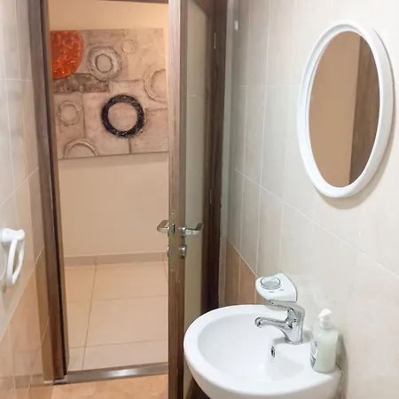 Modern In Prime Area For Beaches & Nightlife! -fast & Easy Self Check In -independent Access -no Family Sharing -private Bathroom - Pembroke Gardens Location