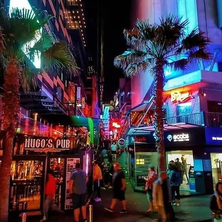 Modern In Prime Area For Beaches & Nightlife! -fast & Easy Self Check In -independent Access -no Family Sharing -private Bathroom - Pembroke Gardens Location 民宿